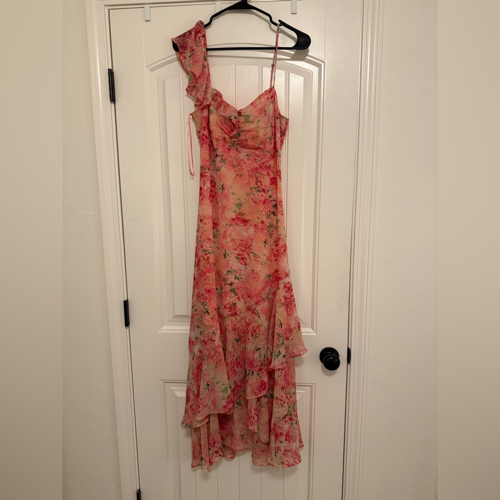 ASTR Camelia Floral Midi Dress
Color: Pink green floral / M